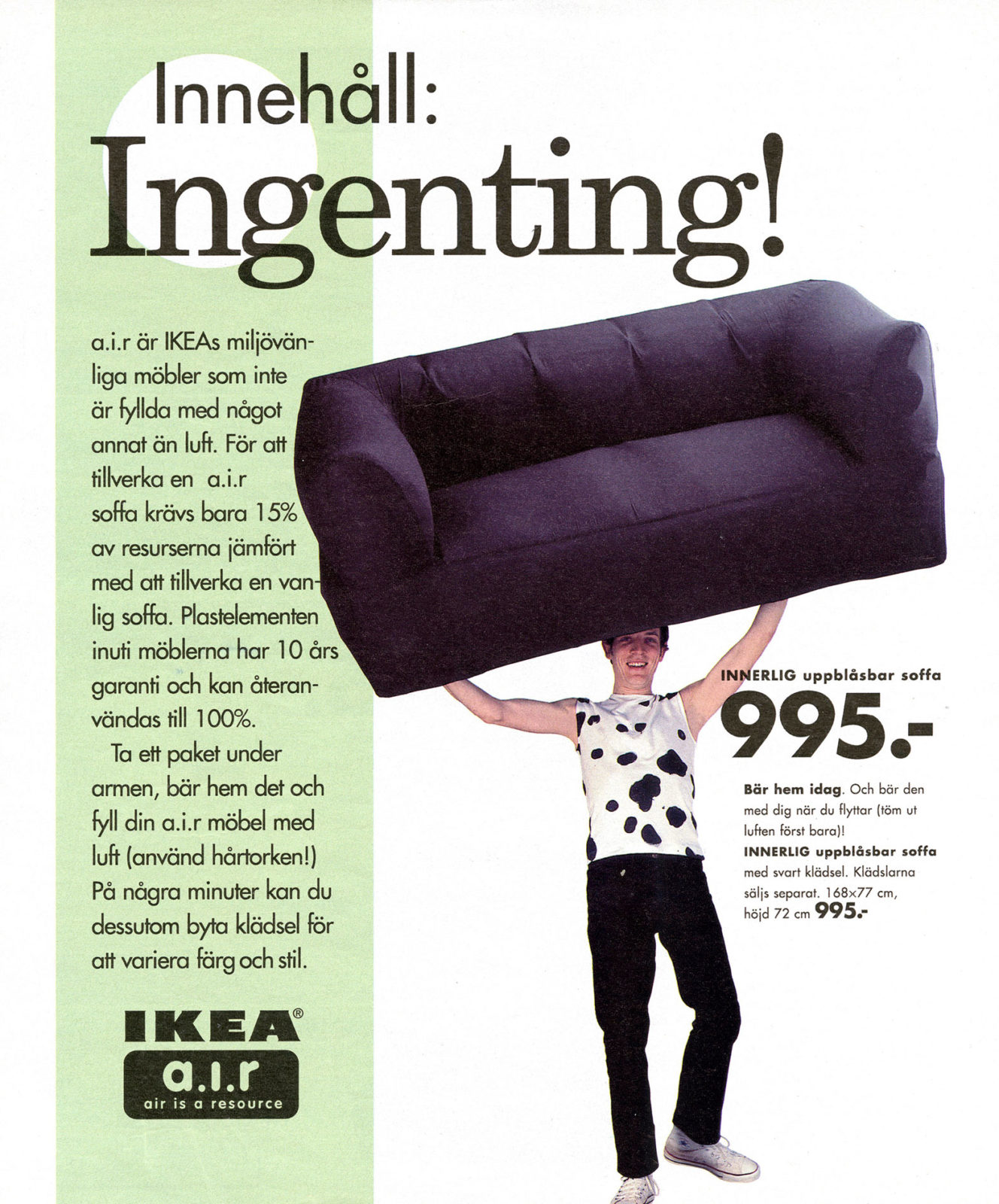 Page du catalogue IKEA, homme soulevant un canapé, à gauche, texte sur mobilier gonflable de la collection IKEA a.i.r.