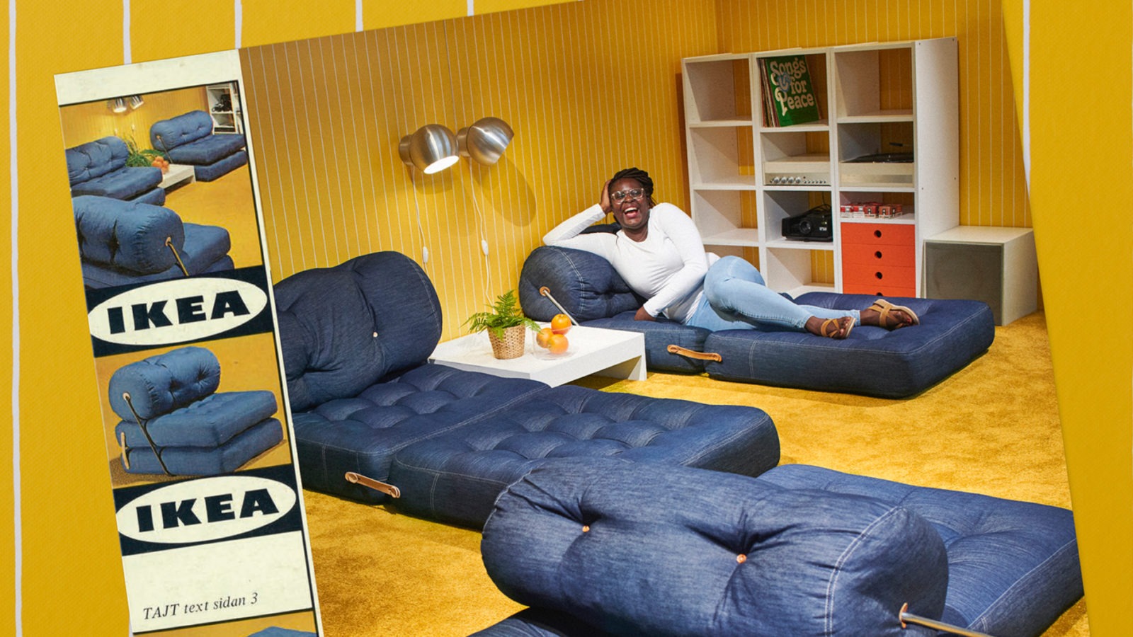 Ett personligt anpassat omslag av IKEA katalogen 1973 med en kvinna som ligger på en jeanssoffa i ett gult vardagsrum.