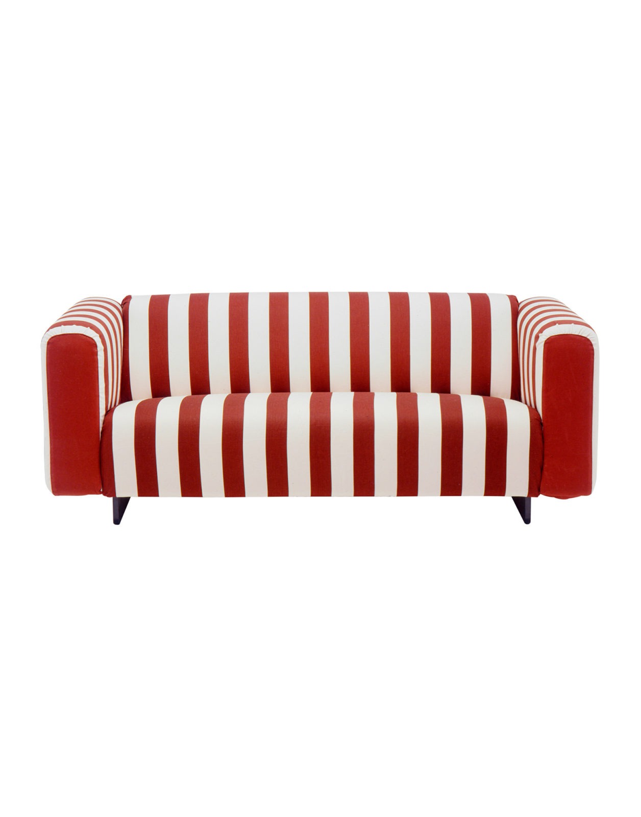 Schlichtes, rot-weiß gestreiftes 3er-Sofa KLIPPAN mit abgerundeten Ecken.