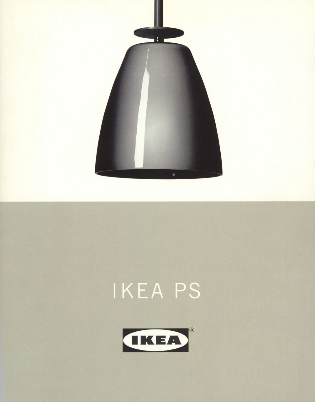 Omslag på broschyr för IKEA PS 1995 med bild på IKEA PS taklampa och text IKEA PS mot varmgrå bakgrund.
