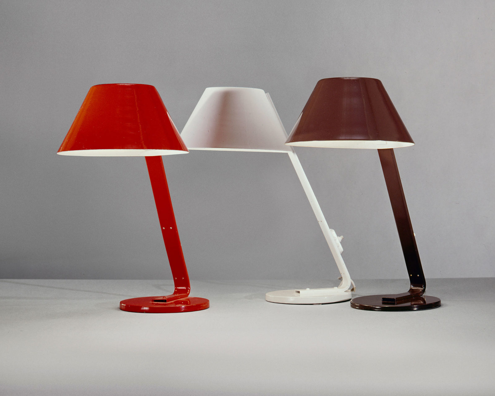 Three table lamps in different colours, white, black and orange, MANICK.