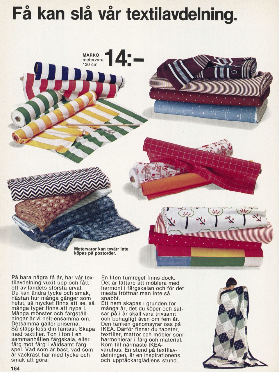Sida i IKEA katalogen 1979 med rubriken 'Få kan slå vår textilavdelning' och bilder av färgstarka tyger med grafiska mönster.