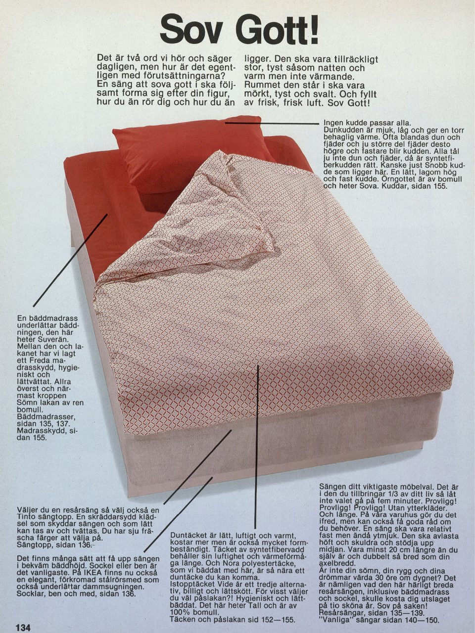 Sida i IKEA katalogen 1979 med säng bäddad med rött örngott och lakan samt rödvitt påslakan med mönstret TALL.