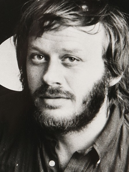 Porträtt av mörkhårig man, Sven Fristedt.