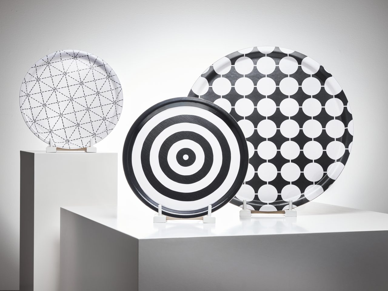 Two notepads with black/white dotted pattern.