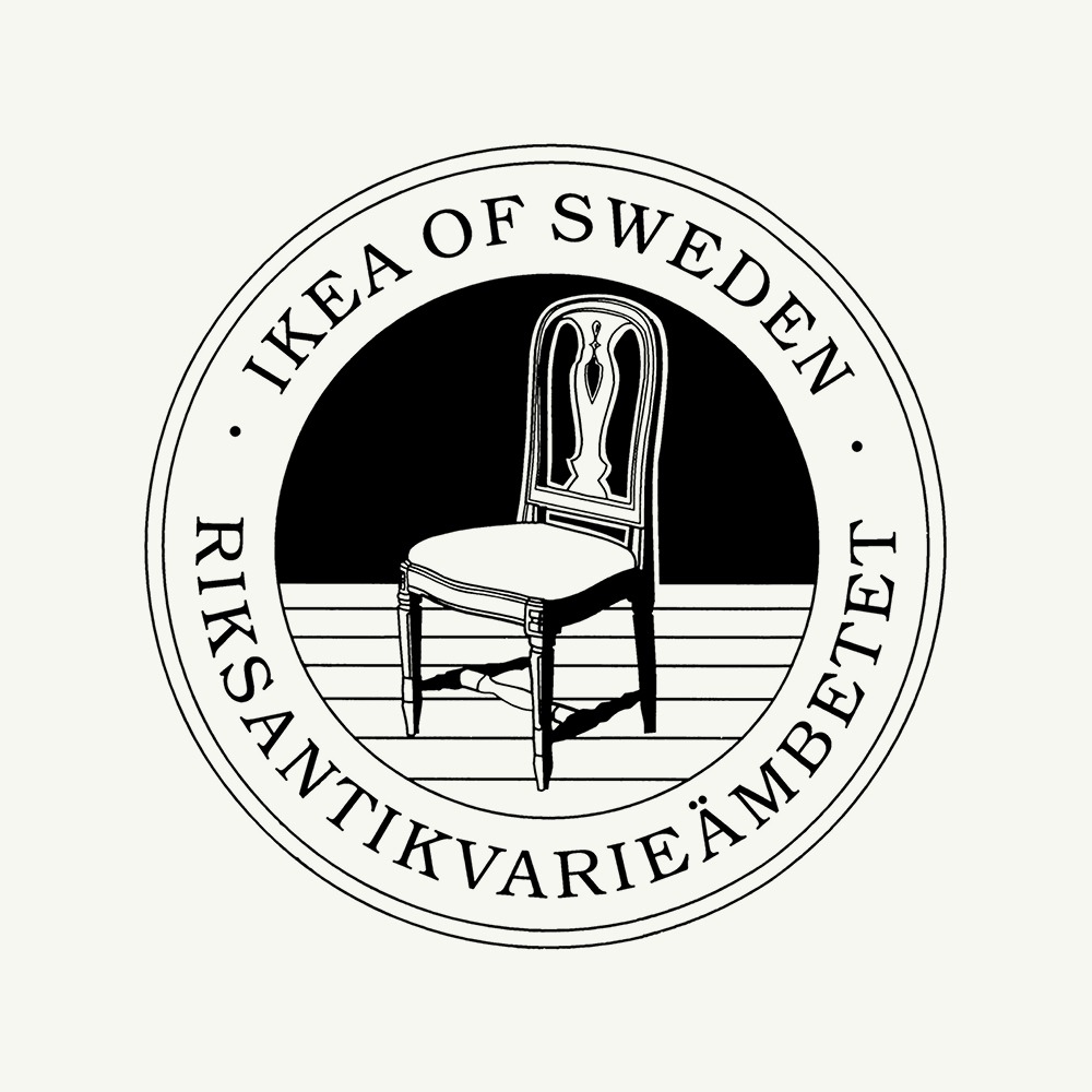 Svart-vitt sigill med tecknad gustaviansk stol och texten IKEA of Sweden samt Riksantikvarieämbetet.