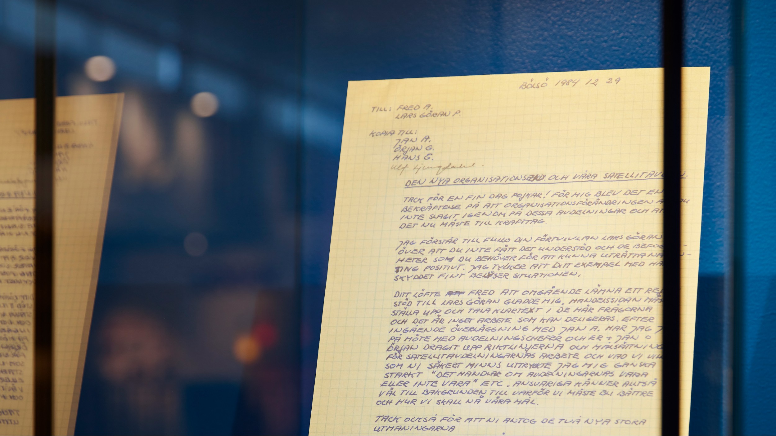 Handwritten letter by Ingvar Kamprad on grid paper with text and date, displayed in a case